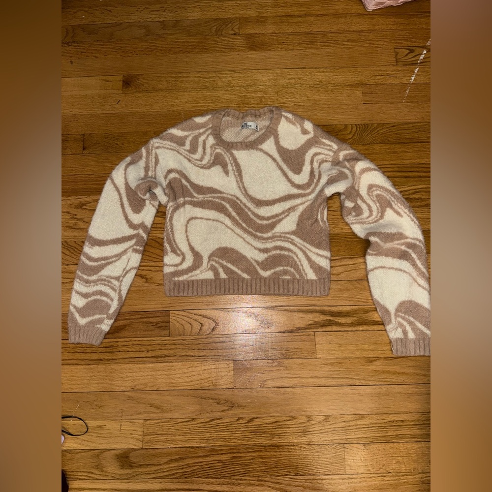 Hollister Beige and Cream Swirl Sweater